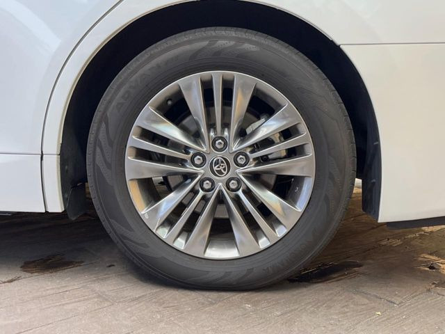 �y����18�C���`�A���~�z�C�[���z�O�ςɃ}�b�`���������A���~�z�C�[���𑕒����Ă���܂��B�e��ЊO�A���~�z�C�[����A�X�^�b�h���X�^�C�����戵�����Ă���܂��B���񂲑��k����������