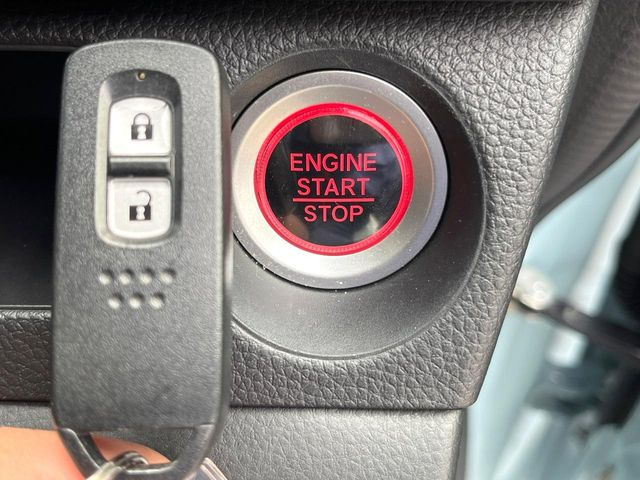 �yHonda�X�}�[�g�L�[�z�J�o����|�P�b�g�ɓ��ꂽ�܂܂ł��h�A�̎{���E�������\�ȃX�}�[�g�L�[�𑕔��B�G���W���̃I���E�I�t�����J�M�����o���K�v����������Ƃ��Ă��֗��ł���