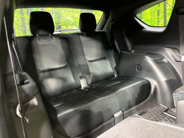 3列目シートはもちろん状態良好☆大人でもゆったりと座って頂けますので、大人数でのお出かけもラクラクです♪ご家族で、気の知れた仲間で、ドライブに行くのが楽しみですね♪