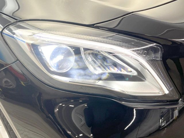 ●LEDヘッドライト:夜間走行時も良好な視界を確保し安心して運転できる高輝度LEDヘッドライトを装備!点灯速度が早く、消費電力も抑えられています。