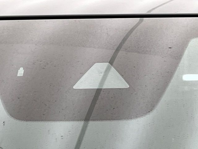 �y�X�}�[�g�u���[�L�T�|�[�g�z���s���ɑO���̎ԗ�����F�����A�Փ˂������Ȏ��͌x��ƃu���[�L�ŏՓˉ���Ɣ�Q�y�����A�V�X�g�B�����S�Ƀh���C�u�����y���݂��������܂��B