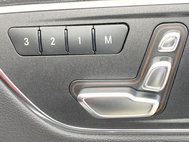 ●メモリー付きパワーシート:あなたに合わせたシートポジションが3つまで登録可能!フルパワーシートだから座席調整も楽々♪お好みのシートポジションで、ストレスないドライブをお楽しみください。