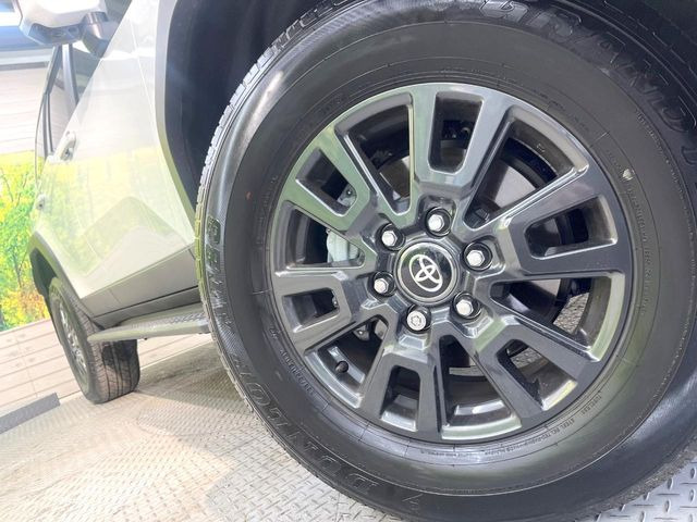 �y�����A���~�z�C�[���z�O�ςɃ}�b�`���������A���~�z�C�[���𑕒����Ă���܂��B�e��ЊO�A���~�z�C�[����A�X�^�b�h���X�^�C�����戵�����Ă���܂��B���񂲑��k����������