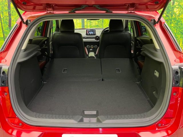 ���i�̂���������ʋ΁A���}���ɏ\���ȉ׎��X�y�[�X���m�ۂ��Ă���܂��B�Z�J���h�V�[�g��|���ƁA�傫�ȉו��̐ύڂ��\�ł���