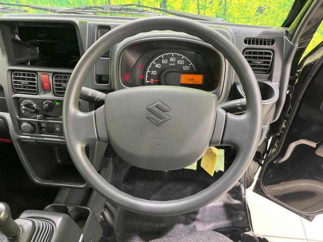 インテリアに合わせたデザインのステアリングは、運転される方のことも考え、運転しやすい形状、大きさです。是非一度、実際に触ってお確かめください。