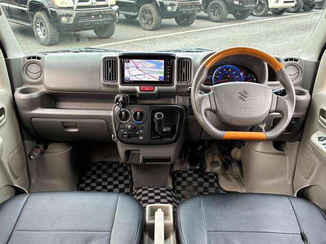 全車試乗可能です。大きな展示場内を実際に運転してみて下さい。実際に乗ってみてこれからのカーライフを想像してください♪