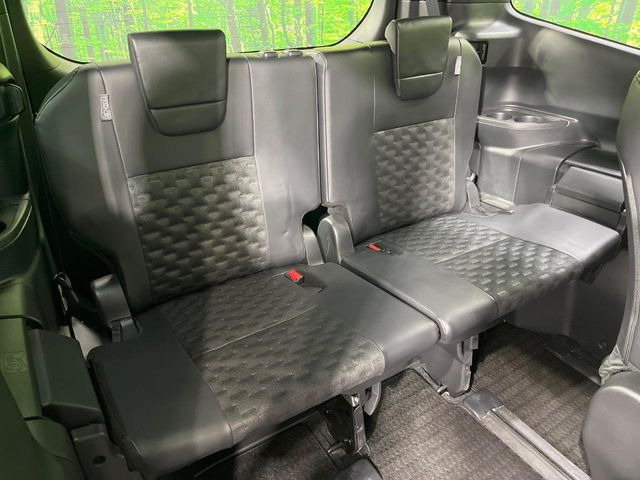 3列目シートはもちろん状態良好☆大人でもゆったりと座って頂けますので、大人数でのお出かけもラクラクです♪ご家族で、気の知れた仲間で、ドライブに行くのが楽しみですね♪