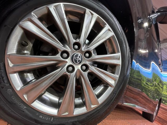 �y����18�C���`�A���~�z�C�[���z�O�ςɃ}�b�`���������A���~�z�C�[���𑕒����Ă���܂��B�e��ЊO�A���~�z�C�[����A�X�^�b�h���X�^�C�����戵�����Ă���܂��B���񂲑��k����������