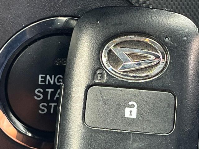 �y�X�}�[�g�L�[�z�J�o����|�P�b�g�ɓ��ꂽ�܂܂ł��h�A�̎{���E�������\�ȃX�}�[�g�L�[�𑕔��B�G���W���̃I���E�I�t�����J�M�����o���K�v����������Ƃ��Ă��֗��ł���