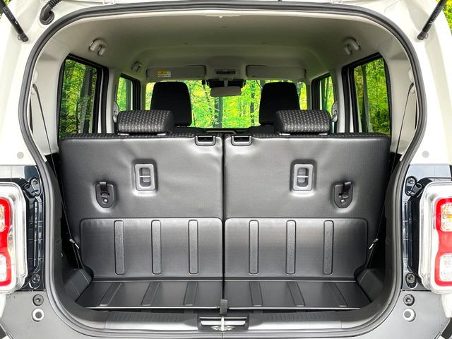 ���i�̂���������ʋ΁A���}���ɏ\���ȉ׎��X�y�[�X���m�ۂ��Ă���܂��B�Z�J���h�V�[�g��|���ƁA�傫�ȉו��̐ύڂ��\�ł���