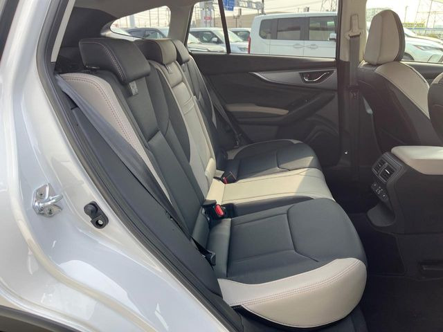 後部座席も気になるようなキズ・汚れやへたり等、大きなダメージはなく、良好な状態です。