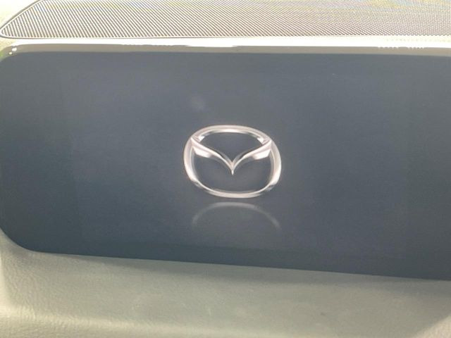 �y8�C���`�}�c�_�R�l�N�g�z�ԓ��̕��͋C�Ƀ}�b�`������^�̃f�B�X�v���C�B�X�}�z�ڑ��ł̃i�r�g�p��Bluetooth�Đ����A�l�X�ȋ@�\���y���߂܂��B�����I�ȃ_�C�������삪�\�ŁA�g��������ǍD�ł��B