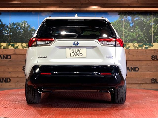 安心の最長10年・走行無制限保証(有償)をご用意。保証内容も充実はもちろん、無料点検&オイル交換や、年中無休の全国・24時間ロードサービスも付帯されておりますのでご安心下さい。