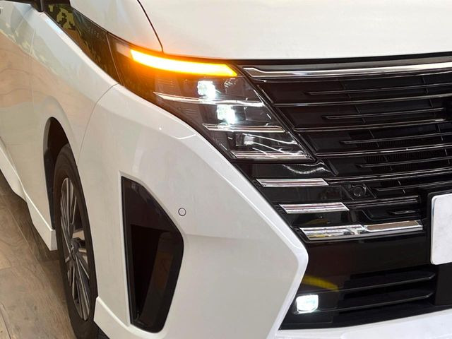 �yLED�w�b�h���C�g�z���V����ԑ��s�����ǍD�Ȏ��E���m�ۂ����S���ĉ^�]�ł��鍂�P�xLED�w�b�h���C�g�𑕔�!�_�����x�������A����d�͂��}�����Ă��܂��B