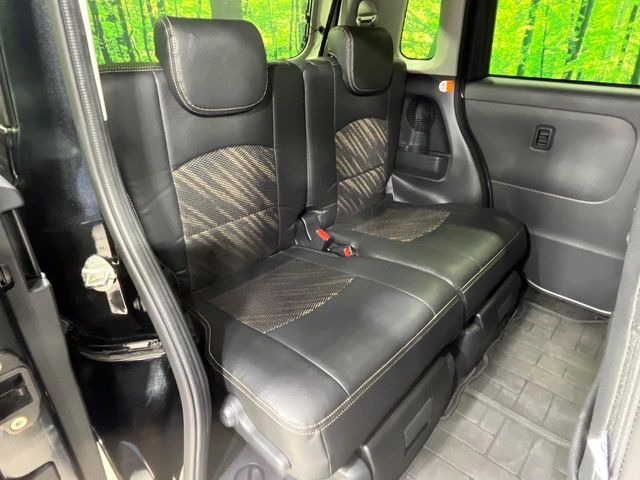 後部座席も気になるようなキズ・汚れやへたり等、大きなダメージはなく、良好な状態です。