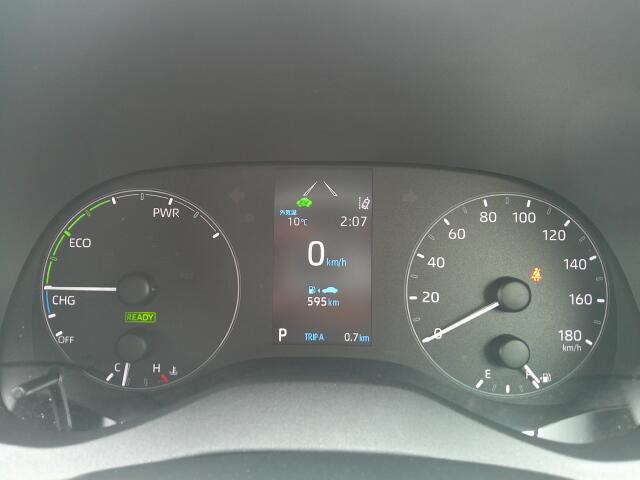 3�ɕ����ꂽ���[�^�[�p�l���͋@�\���Ƃɕ�����Ă���̂ŁA�Ԃ̏󋵂����f���₷���A���₷���f�U�C���ƂȂ��Ă���܂��B