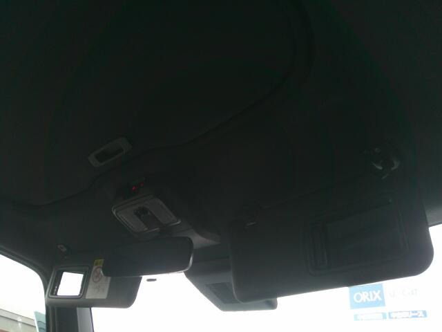 簡易的な身だしなみチェックが出来るバニティミラー付きです☆