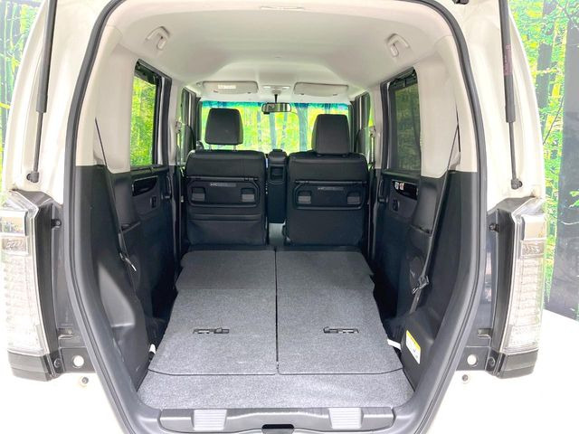 ���i�̂���������ʋ΁A���}���ɏ\���ȉ׎��X�y�[�X���m�ۂ��Ă���܂��B�Z�J���h�V�[�g��|���ƁA�傫�ȉו��̐ύڂ��\�ł���