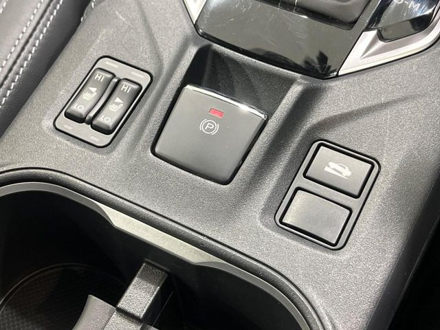 【シートヒーター】寒い日に重宝するシートヒーター!エアコンより早く温まってくれるので寒がりの人も安心ですね♪エアコンの温風は乾燥するから苦手、という方にもをおすすめです。