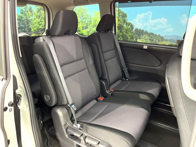 �Z�J���h�V�[�g�͒������������ƂȂ��Ă���A�X���C�h����ΒʘH�X�y�[�X���o��!�O��̈ړ����Ƃ��Ă��ȒP�ł���������A8����Ԏ������K�ȍ���S�n�̃V�[�g�ƂȂ��Ă��܂���