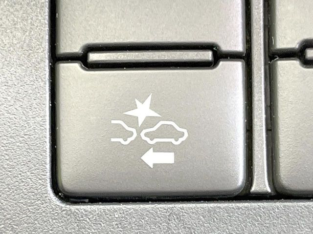 �y�g���^�Z�[�t�e�B�Z���X�z���s���ɑO���̎ԗ�����F�����A�Փ˂������Ȏ��͌x��ƃu���[�L�ŏՓˉ���Ɣ�Q�y�����A�V�X�g�B�����S�Ƀh���C�u�����y���݂��������܂��B