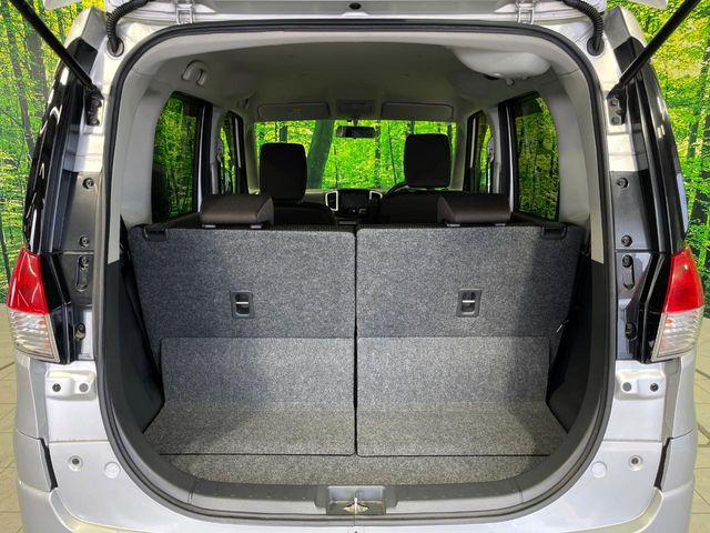 普段のお買い物や通勤、送迎等に十分な荷室スペースを確保しております。セカンドシートを倒すと、大きな荷物の積載も可能です♪