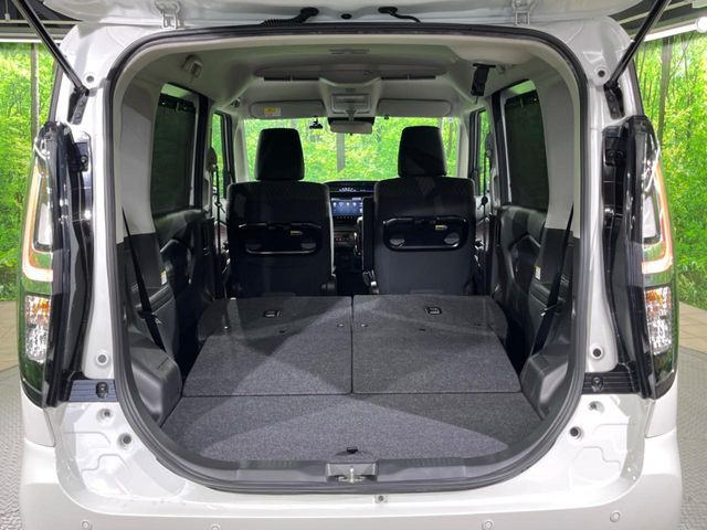 ���i�̂���������ʋ΁A���}���ɏ\���ȉ׎��X�y�[�X���m�ۂ��Ă���܂��B�Z�J���h�V�[�g��|���ƁA�傫�ȉו��̐ύڂ��\�ł���