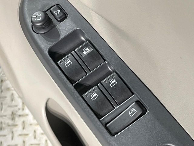 �y�d���i�[�~���[�z�T�C�h�~���[�͓d���i�[���ƂȂ��Ă���A�������ԏ�ł��L�Y�������X�N��}�����܂��B