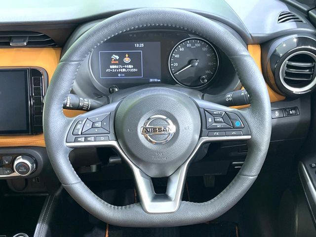 ステアリングも使用感が少なく、きれいな状態となっております♪