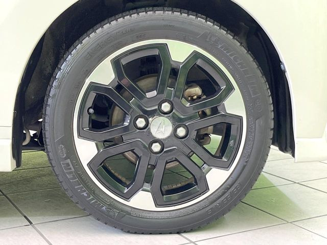 �y����15�C���`�A���~�z�C�[���z�O�ςɃ}�b�`���������A���~�z�C�[���𑕒����Ă���܂��B�e��ЊO�A���~�z�C�[����A�X�^�b�h���X�^�C�����戵�����Ă���܂��B���񂲑��k����������