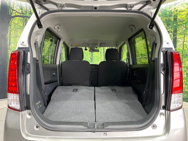 後席を格納すると、これだけの広さが!シーンに合わせたシートアレンジで、大きな荷物も積むことが出来ます♪