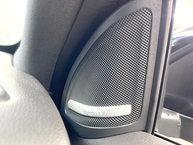 ●harman/kardonサウンドシステム:オーディオ専門メーカーが手掛けるプレミアムスピーカーを装備。多数のスピーカーから、音の粒立ちまで分かる高品質な音楽をお楽しみいただけます。