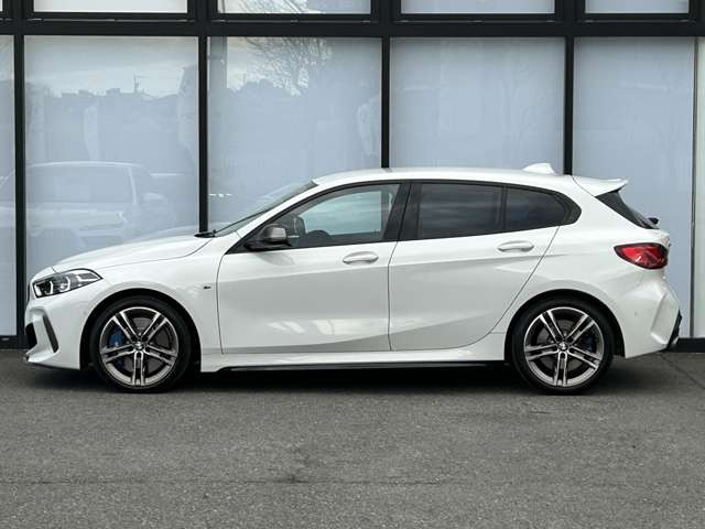 1シリーズM135i xドライブ 4WD