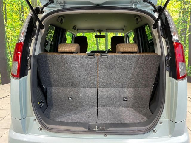 ���i�̂���������ʋ΁A���}���ɏ\���ȉ׎��X�y�[�X���m�ۂ��Ă���܂��B�Z�J���h�V�[�g��|���ƁA�傫�ȉו��̐ύڂ��\�ł���