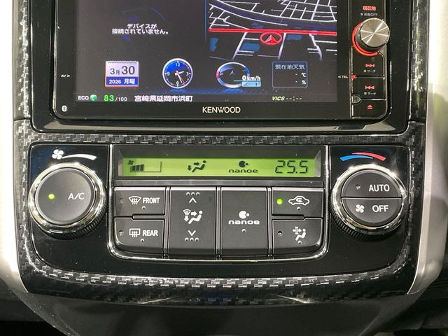 【オートエアコン】一度お好みの温度に設定すれば、車内の温度を検知し風量や温度を自動で調整。暑い&hellip;寒い&hellip;と何度もスイッチ操作をする必要はありません。快適な車内空間には必須の機能ですね♪