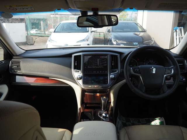 クラウンハイブリッド 2.5 ロイヤルサルーンG