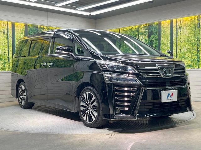 高透明度のガラス皮膜で撥水はもちろん、上質なツヤ・光沢を実現。紫外線や酸性雨から大切な愛車を保護し、色あせ・劣化を防止。「弾スプラッシュコート」、「弾プリミッサコート」からお選びいただけます。