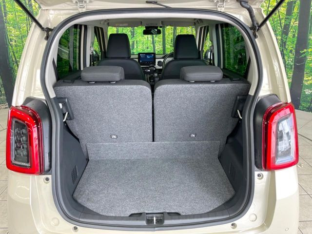 ���i�̂���������ʋ΁A���}���ɏ\���ȉ׎��X�y�[�X���m�ۂ��Ă���܂��B�Z�J���h�V�[�g��|���ƁA�傫�ȉו��̐ύڂ��\�ł���