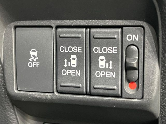 �y�����p���[�X���C�h�h�A�z�X�}�[�g�L�[��^�]�Ȃ̃X�C�b�`�Ō�ȗ����X���C�h�h�A�̊J���\���d��������͂����ăh�A���J����K�v�������A�����Ȃ��q�l�ł��ȒP�ɊJ���߂ł����K�ł���