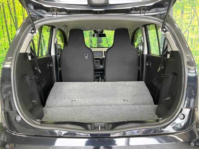 ���i�̂���������ʋ΁A���}���ɏ\���ȉ׎��X�y�[�X���m�ۂ��Ă���܂��B�Z�J���h�V�[�g��|���ƁA�傫�ȉו��̐ύڂ��\�ł���