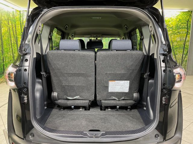 ���i�̂���������ʋ΁A���}���ɏ\���ȉ׎��X�y�[�X���m�ۂ��Ă���܂��B�Z�J���h�V�[�g��|���ƁA�傫�ȉו��̐ύڂ��\�ł���