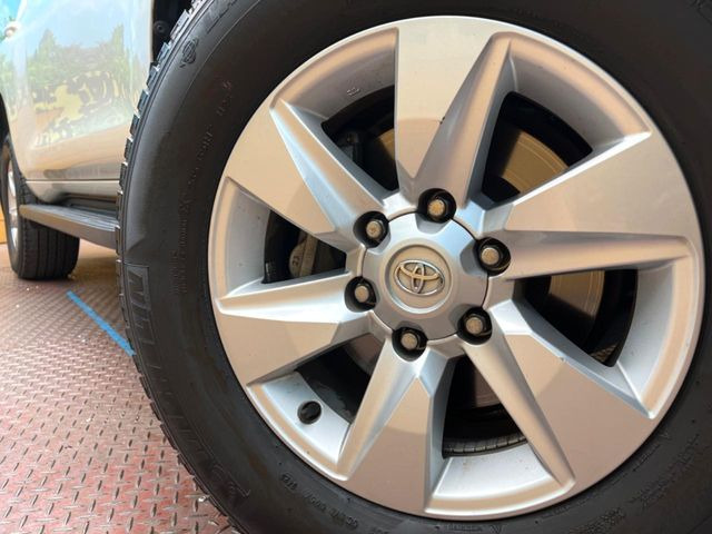 �y����17�C���`�A���~�z�C�[���z�O�ςɃ}�b�`���������A���~�z�C�[���𑕒����Ă���܂��B�e��ЊO�A���~�z�C�[����A�X�^�b�h���X�^�C�����戵�����Ă���܂��B���񂲑��k����������