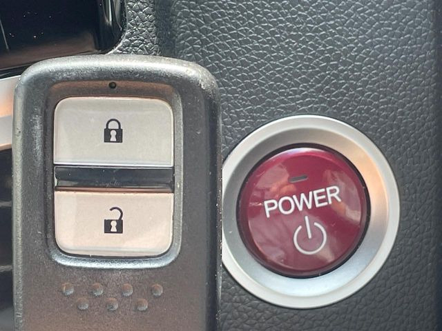 �yHonda�X�}�[�g�L�[�z�J�o����|�P�b�g�ɓ��ꂽ�܂܂ł��h�A�̎{���E�������\�ȃX�}�[�g�L�[�𑕔��B�G���W���̃I���E�I�t�����J�M�����o���K�v����������Ƃ��Ă��֗��ł���