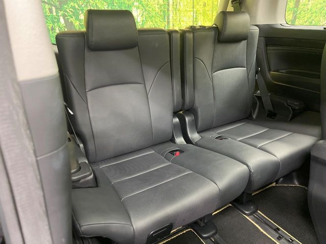 3列目シートはもちろん状態良好☆大人でもゆったりと座って頂けますので、大人数でのお出かけもラクラクです♪ご家族で、気の知れた仲間で、ドライブに行くのが楽しみですね♪