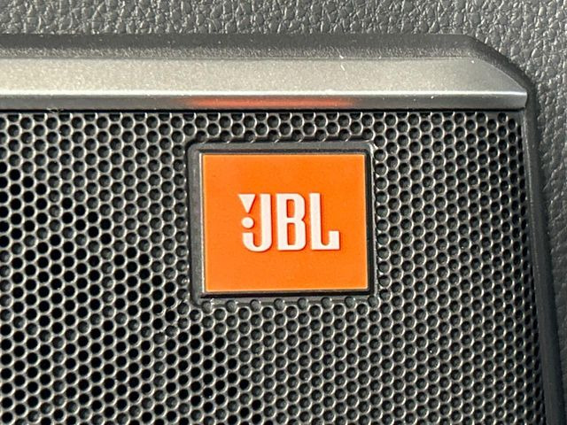 �yJBL�T�E���h�V�X�e���z���i�ʃT�E���h�V�X�e���𓋍ځB��p�̃`���[�j���O���{���ꂽ�召�l�X�ȃX�s�[�J�[����ǎ��ȃT�E���h���t�ł��A�Տꊴ���ӂ�鉹����Ԃ����o���܂��B