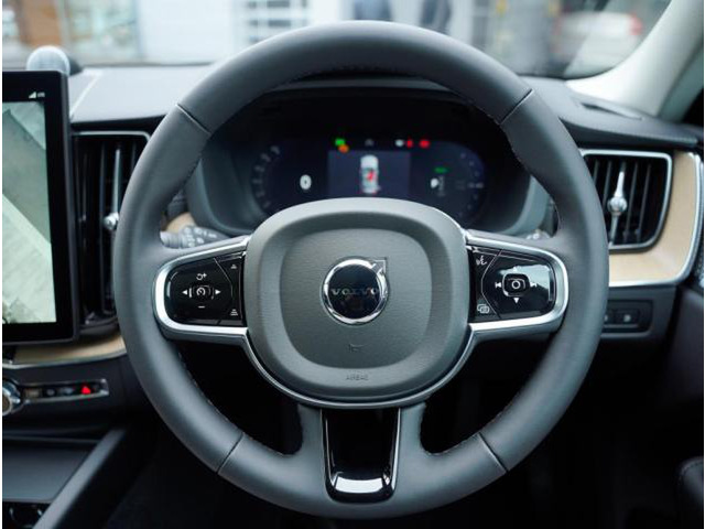 XC60ウルトラ T6 AWD プラグイン ハイブリッド 4WD