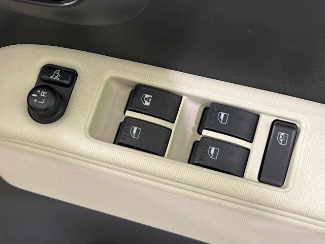 �y�d���i�[�~���[�z�T�C�h�~���[�͓d���i�[���ƂȂ��Ă���A�������ԏ�ł��L�Y�������X�N��}�����܂��B