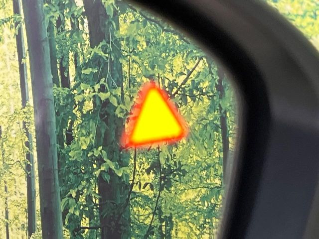 �y������p���m�z���s���A�h�A�~���[�̎��p�ɂȂ�₷���ӏ��Ɍ㑱�Ԃ��ڋ߂���ƃT�C�h�~���[�t�߂Ɍx����\���A�h���C�o�[�ɒ��ӊ��N�����Ă���܂��B