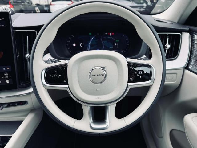 XC60ウルトラ T6 AWD プラグイン ハイブリッド 4WD