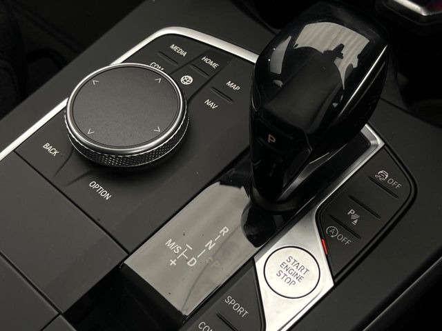 ●MTモード付きAT:通常は自動でおこなわれる変速(ギアチェンジ)をドライバーの操作によって意図的に変えられるシステムです。より一層普段のドライブをお楽しみいただけます!